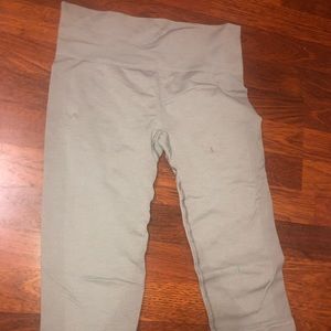 Lululemon Grey Leggings. Below the knee capri